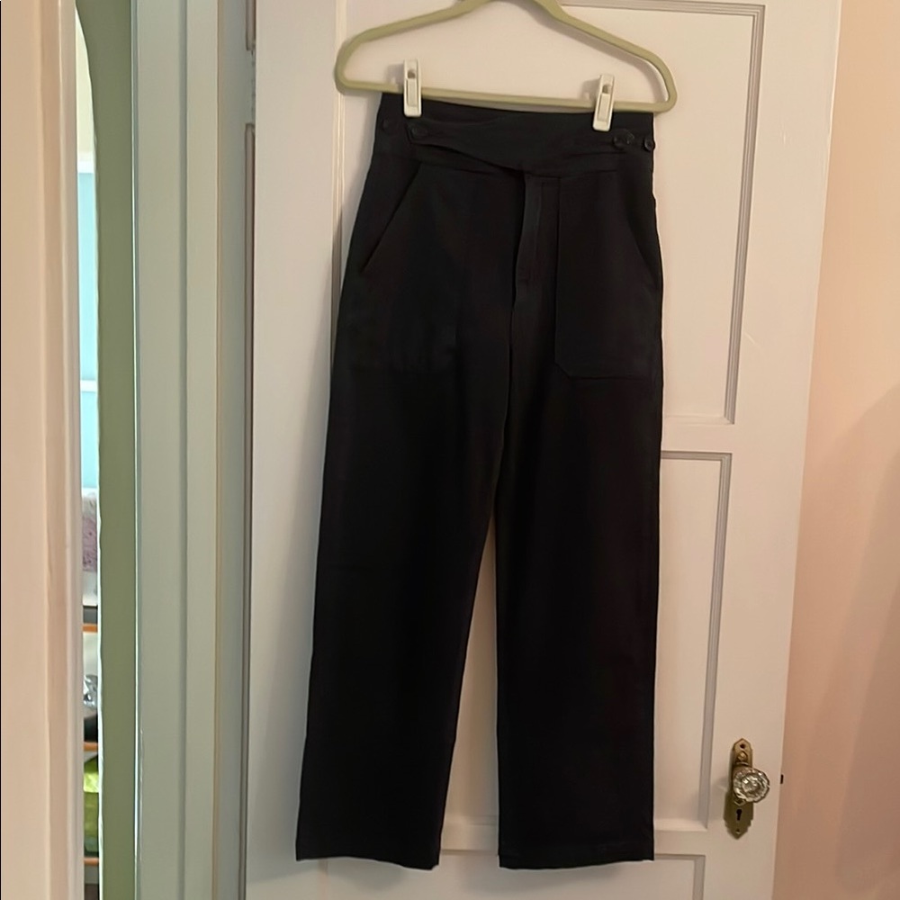 Dark blue Wide-Leg, high waisted Trousers with adjustable buttons.